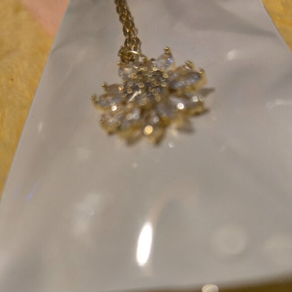 New Sunflower with Necklace Clavicle Chain - Picture 2 of 2